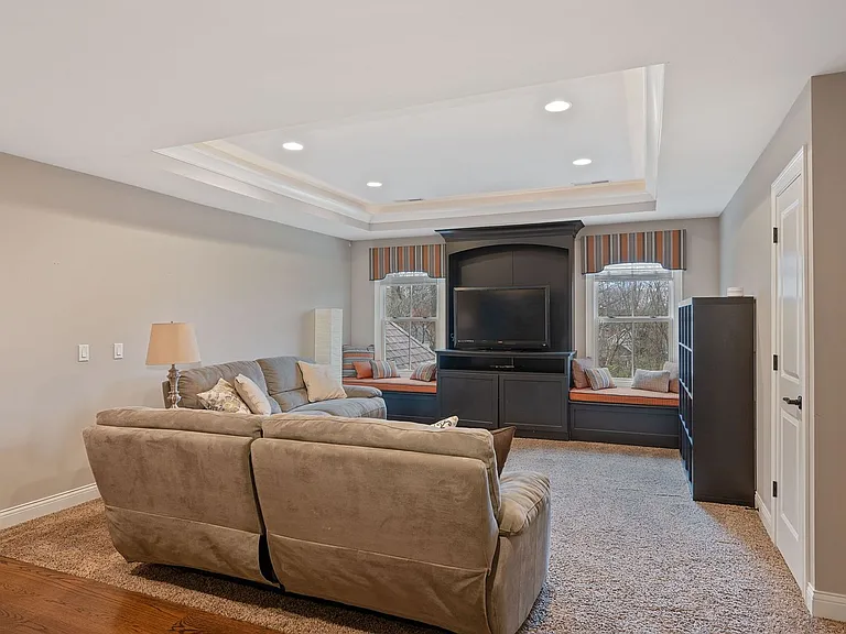 7715 Cathedral Hill Dr — Photo 24