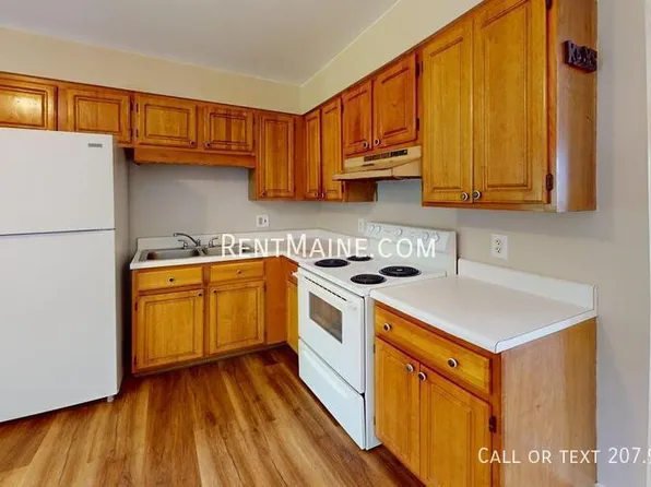 8 Priest Hill Rd APT 4, Vassalboro, ME 04989