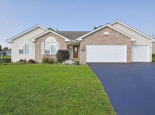 293 Oak St, Poplar Grove, IL 61065