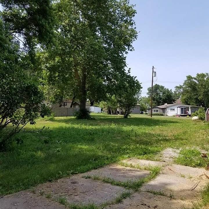 2nd image of 112 W Edwin St
