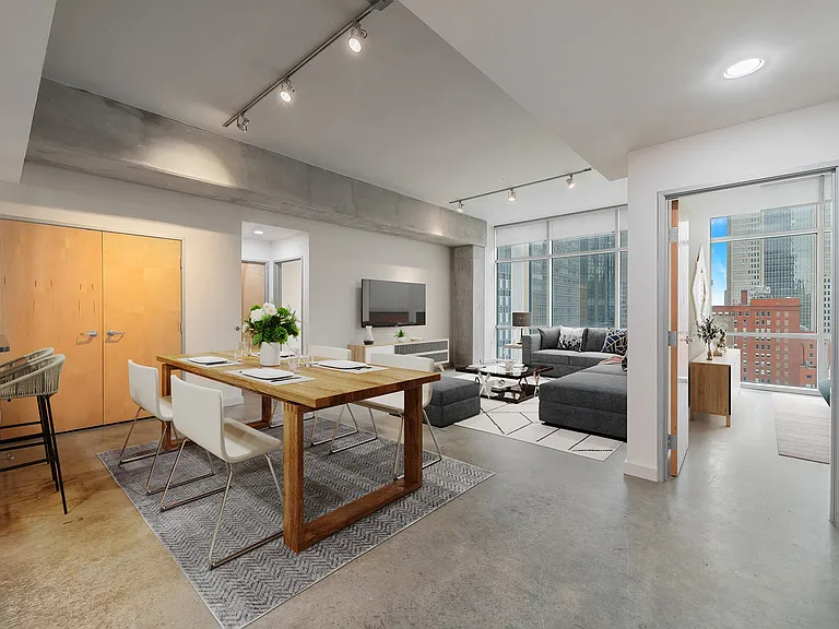Main 3 Downtown — Photo 25