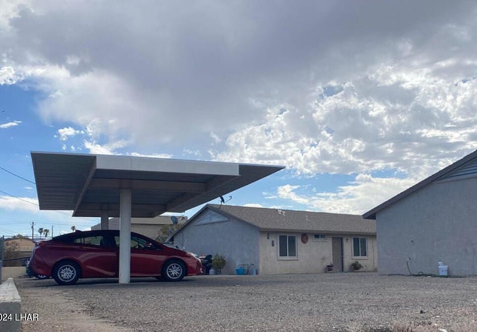 2nd image of 2091 Holly Ave