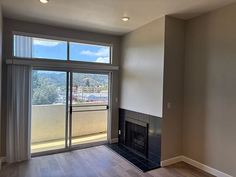 Laurel Canyon, 4500 — Photo 38