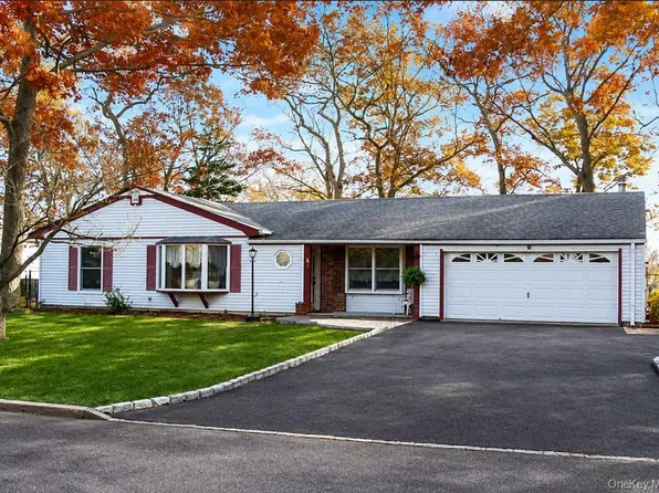 10 Saddle Hill Road, Coram, NY 11727