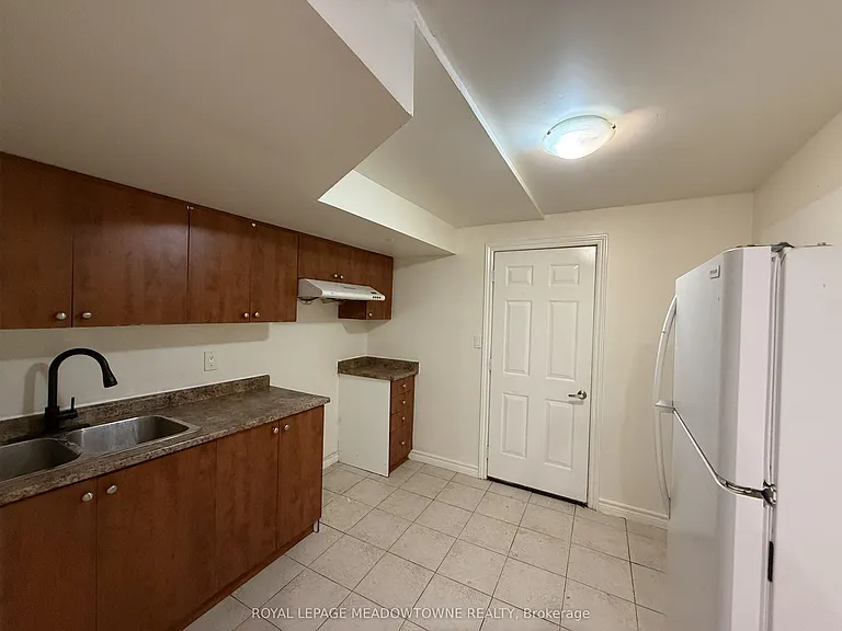45 Bleasdale Ave — Photo 7