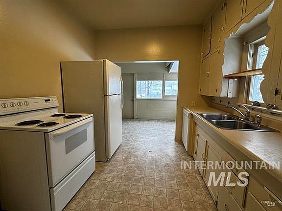 3rd image of 1329 8th Ave E