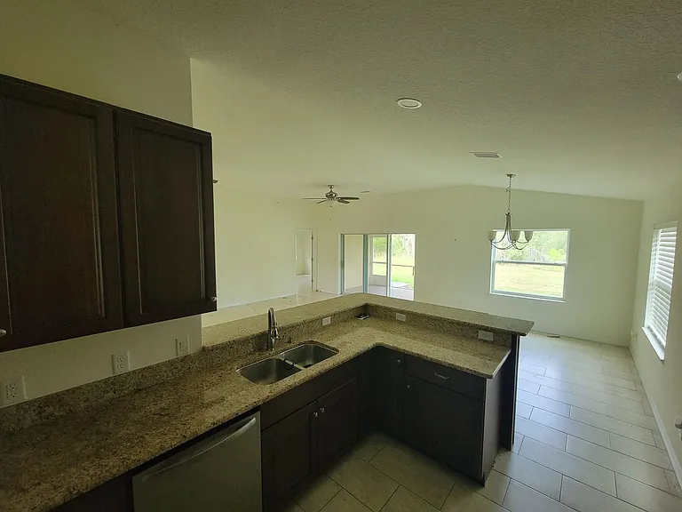 321 W Climbing Ivy Ct — Photo 6