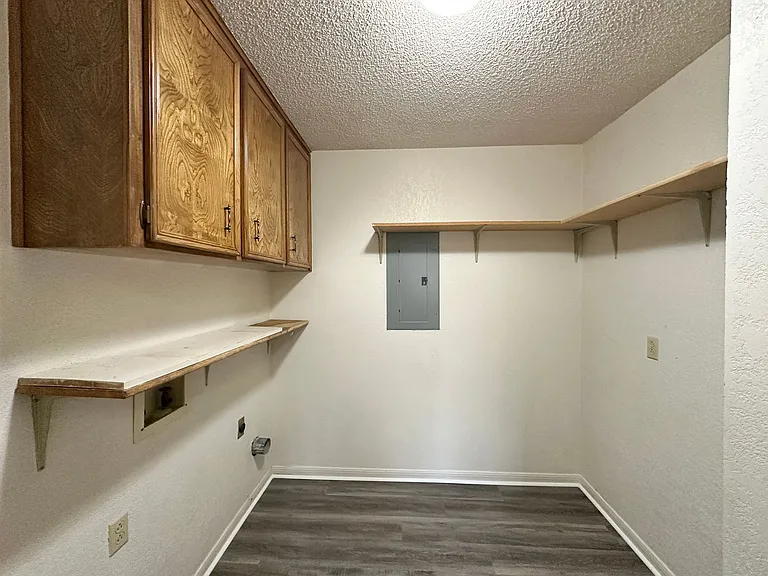 2408 Lake Rd — Photo 12