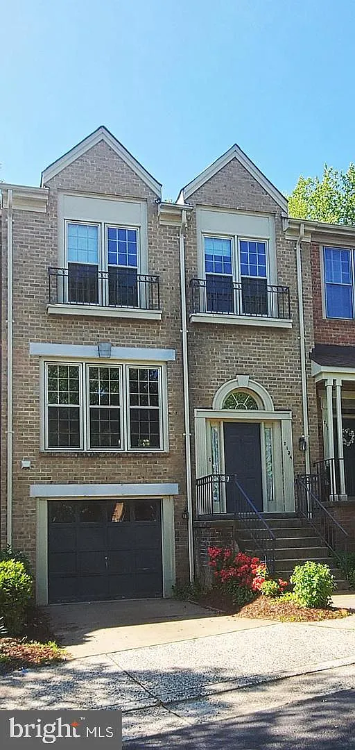 3 bed, 4.0 bath, 2050 sqft, $3,400 — Photo 2