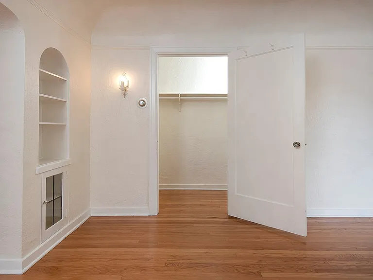 608 Belmont Ave E — Photo 6