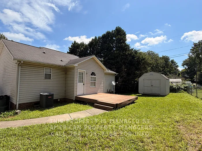 901 Hoke St — Photo 13