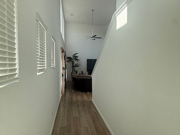3rd image of 3153 Beechwood Dr