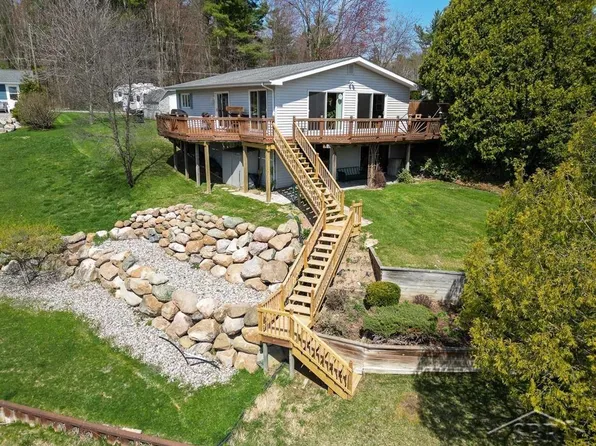 4438 N Verity Rd, Sanford, MI 48657