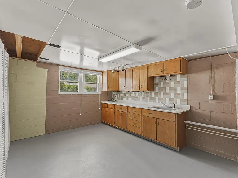 291 Hawthorne Rd — Photo 23