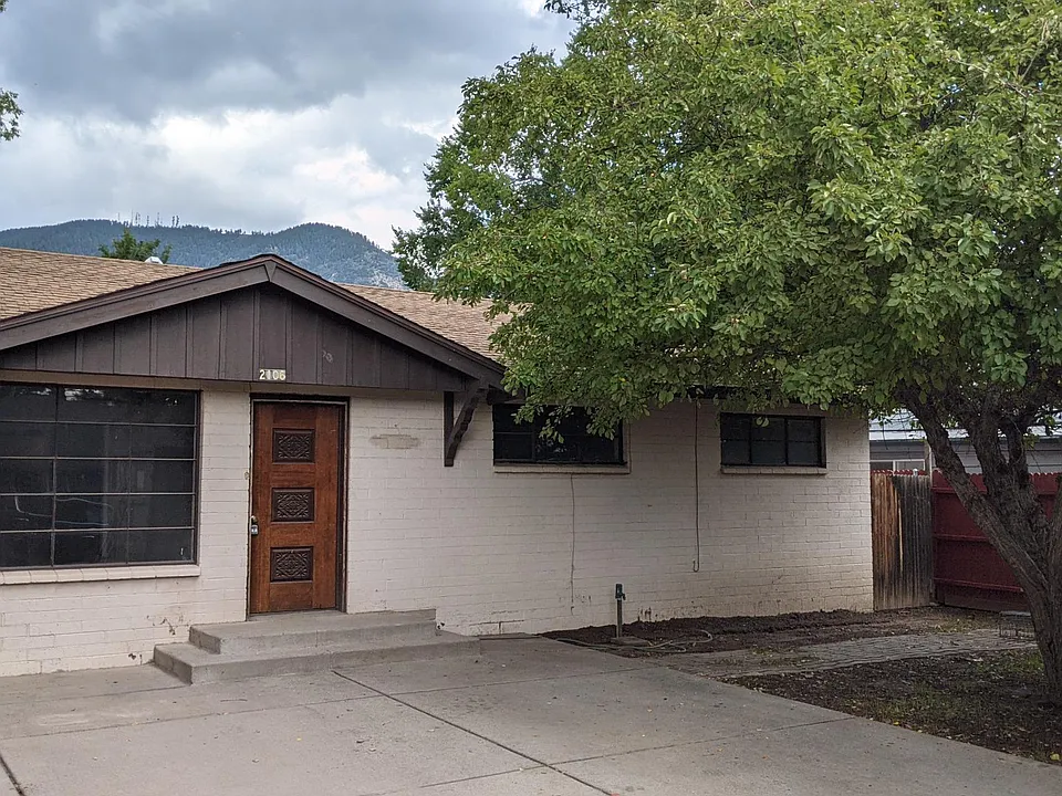 2106 E Felice Ave