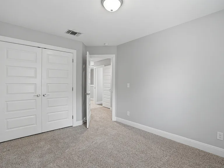1022 W Shepherd St — Photo 19