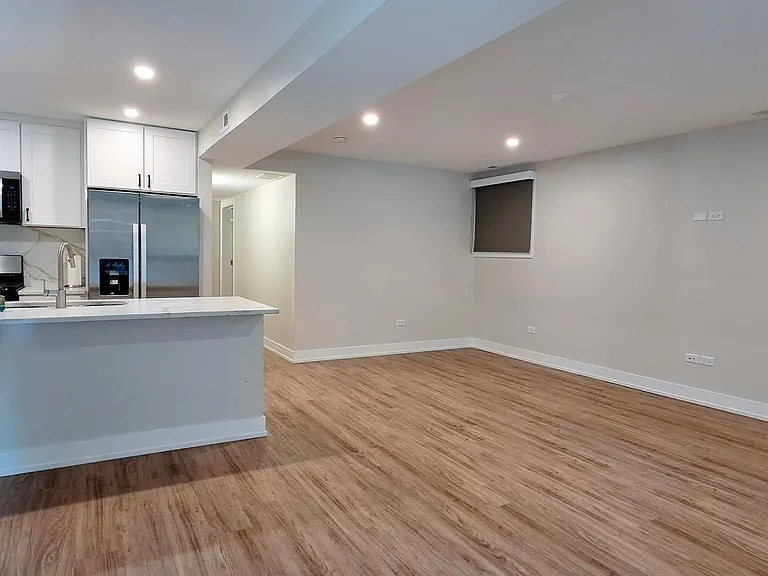 2230 W Wilson Ave — Photo 8