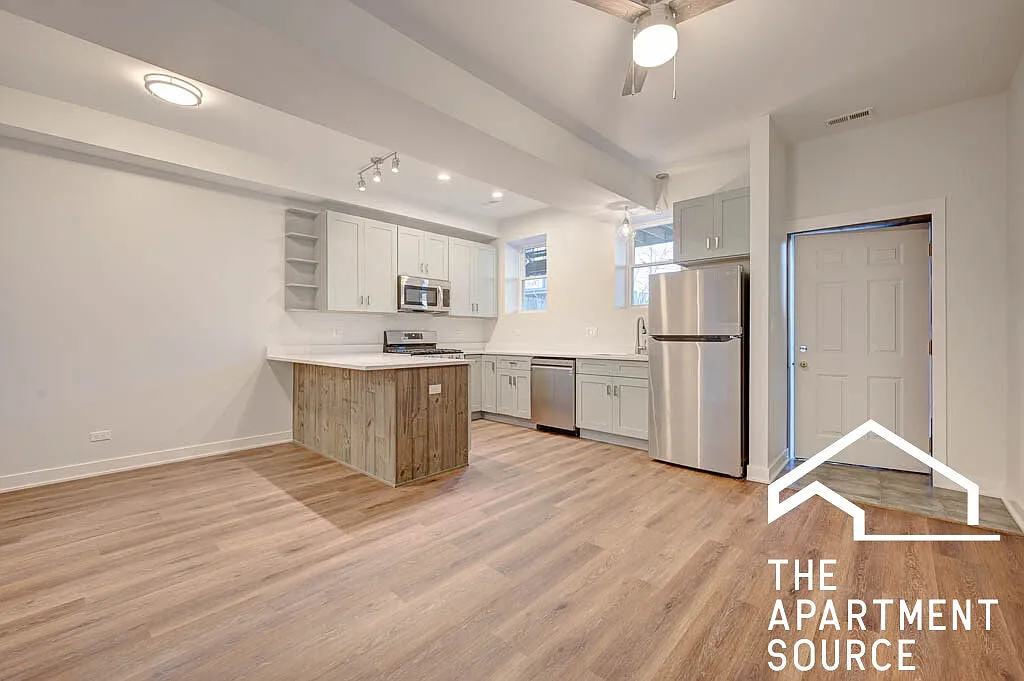 1142 West 17th Place, Unit G — Photo 2