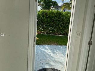 9860 SW 19th St #1, Miami, FL 33165