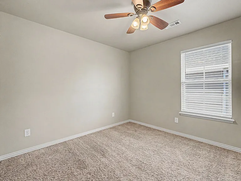 592 N Longfellow Ln — Photo 15