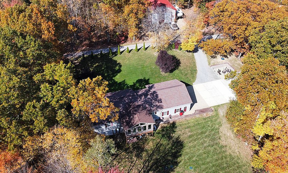 1st image of 441 Carey Ln