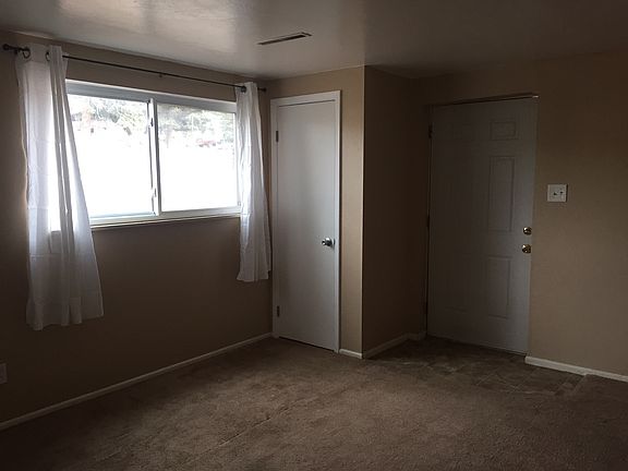 Liv Room (front door)