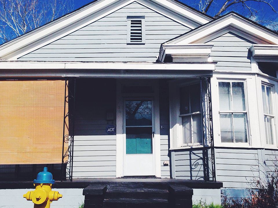 2nd image of 736 E 38th St