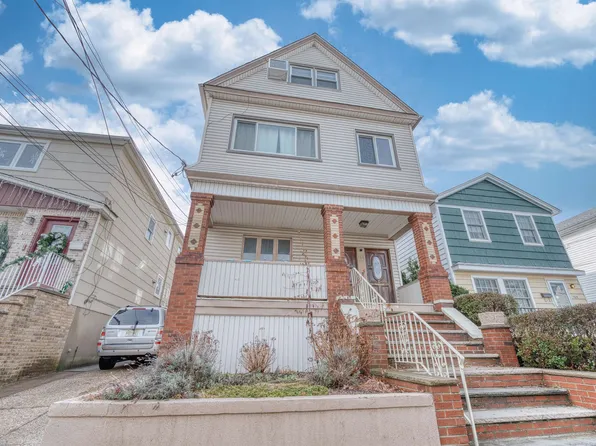166 W 8th St, Bayonne, NJ 07002