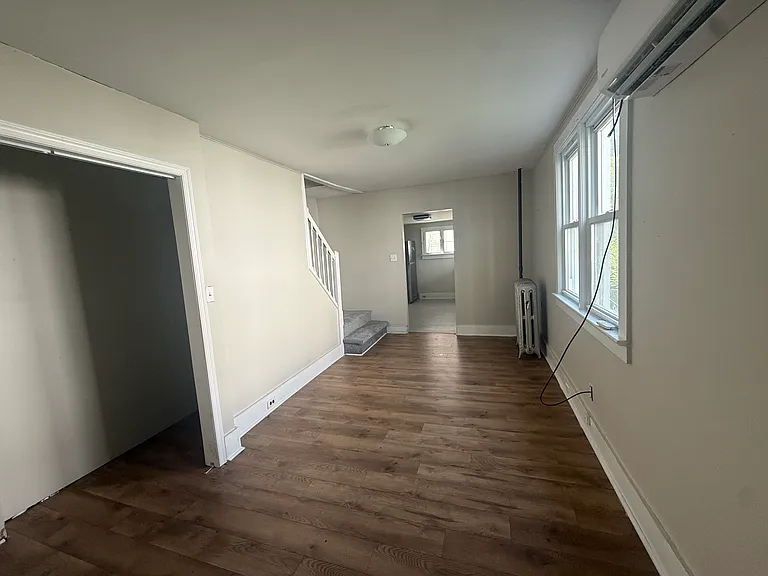 28 Midland St #1 — Photo 4