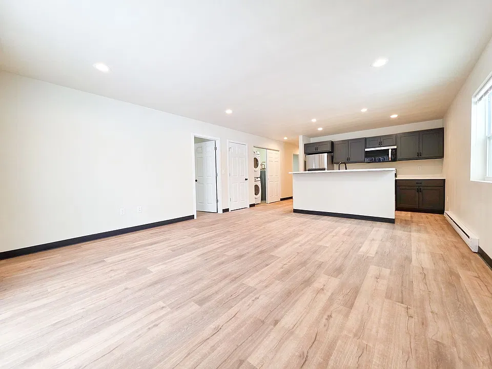 1677-1679 Amy St