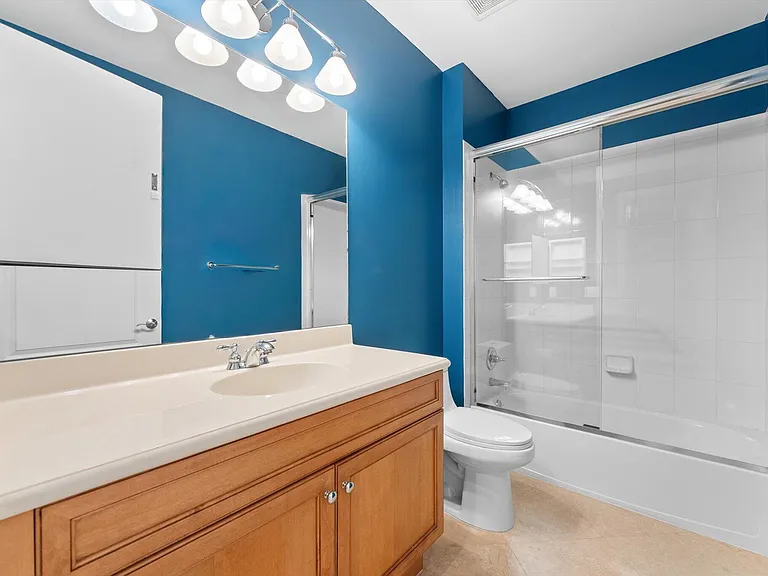 604 NE Francesca Ln — Photo 38