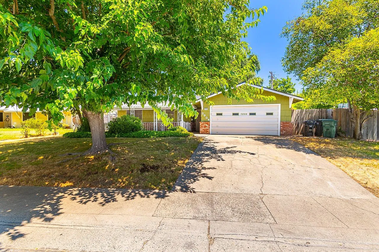 7304 Larchmont Dr photo 1