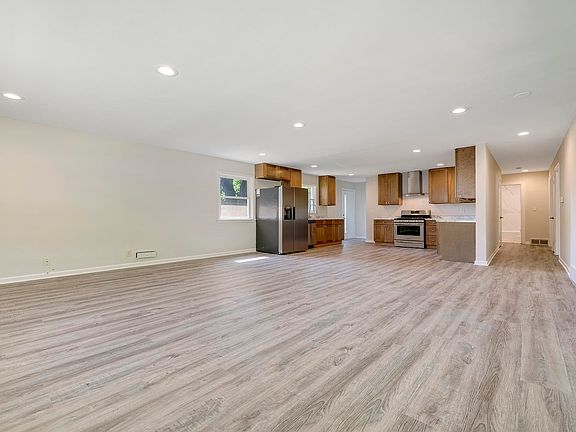 4th image of 2408 Colorado Ave