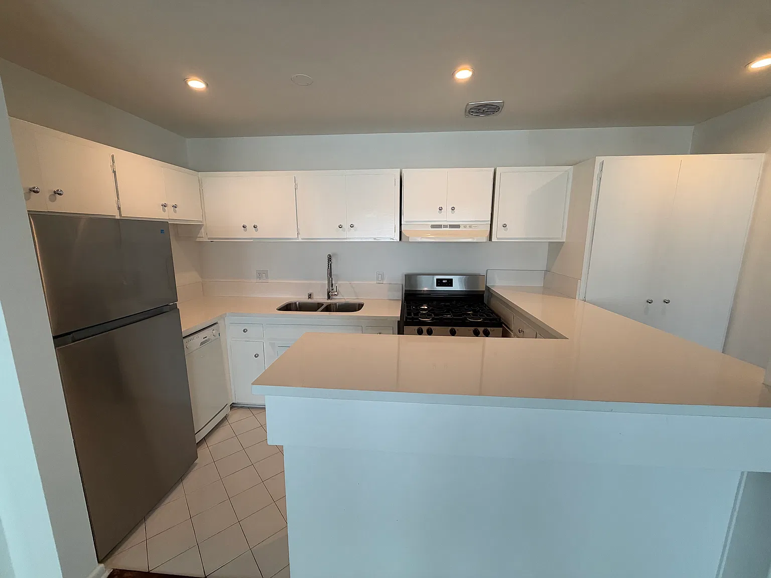 1 bed, $2,700 — Photo 4