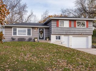 11300 Friar Ln, Minnetonka, MN 55305