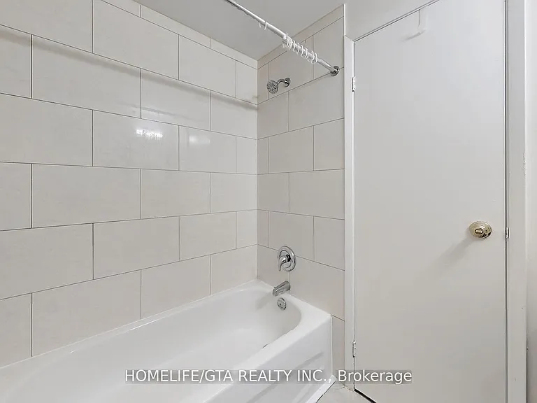 8 Whiteleas Ave — Photo 37