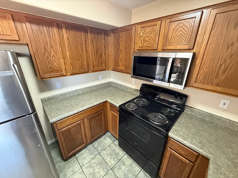 1457 E 10th Pl — Photo 33