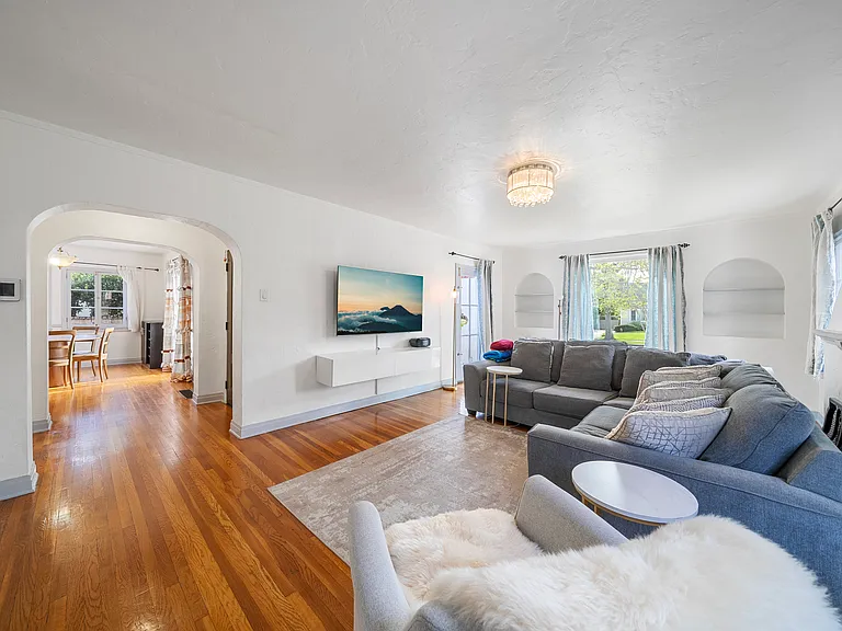 408 N Story Pl — Photo 8