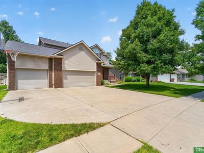 5840 Clear Creek Dr, Lincoln, NE, 68516