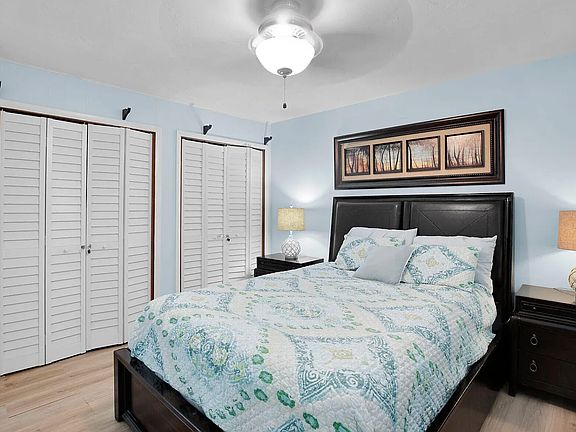 4th image of 220 A 50th St #A