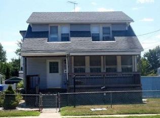 37 Freeman St, Woodbridge, NJ 07095