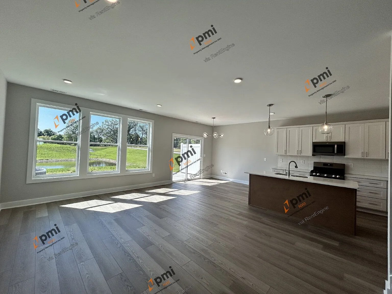 3 bed, 2.5 bath, 1800 sqft, $2,800 — Photo 2