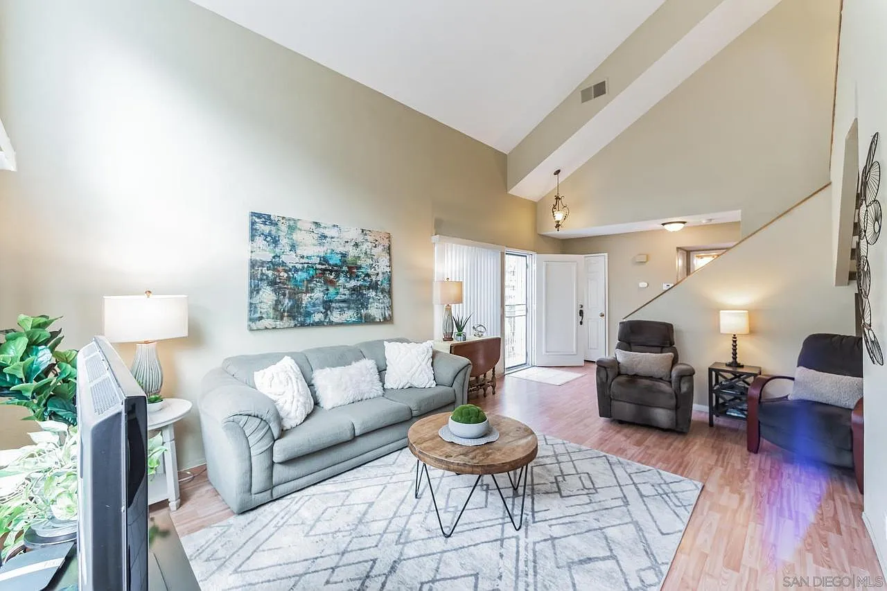 3 bed, 1320 sqft, $3,895 — Photo 4