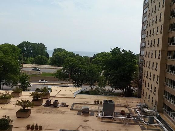 4th image of 3950 N Lake Shore Dr APT 617C