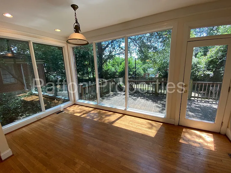 323 Pickens St — Photo 23