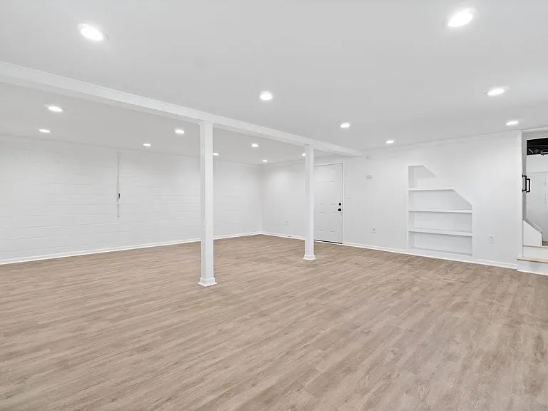 110 Rainbow St — Photo 23