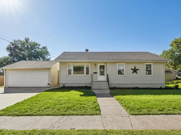 219 9th Ave, De Witt, IA 52742