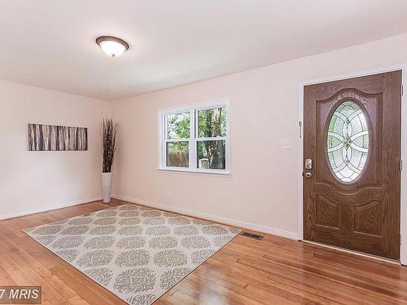 3rd image of 3209 Elmwood Dr