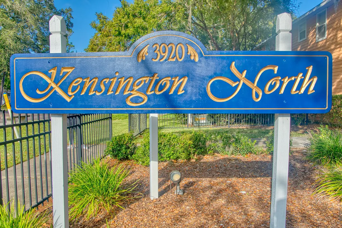 Building Photo - 3860 SW 20th Ave #1803