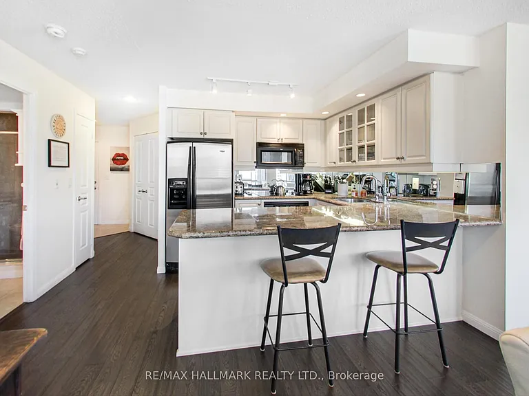 140 Simcoe St #Penthouse 09 — Photo 9